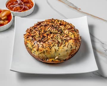 Naan Khasa — Freshly baked Afghan bread